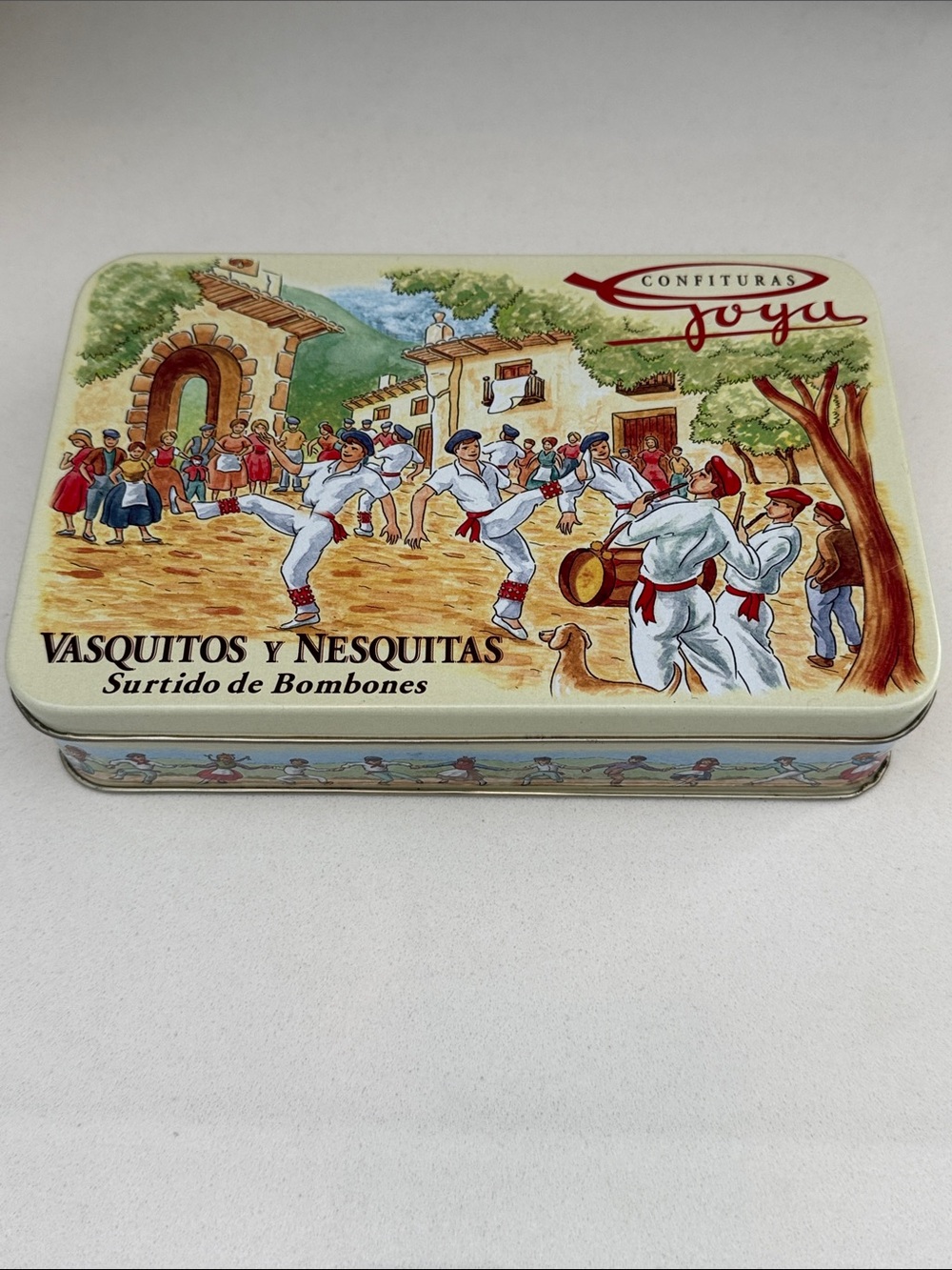 Vintage Basque Spain candy confectionery Decorative Tin - Vasquitos y Nesquitas
